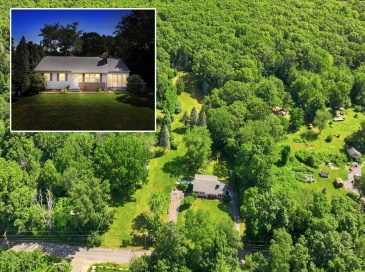 109 Providence St, Uxbridge, Massachusetts, 4 Bedrooms Bedrooms, 7 Rooms Rooms,2 BathroomsBathrooms,Residential,For Sale,Providence St,73555496