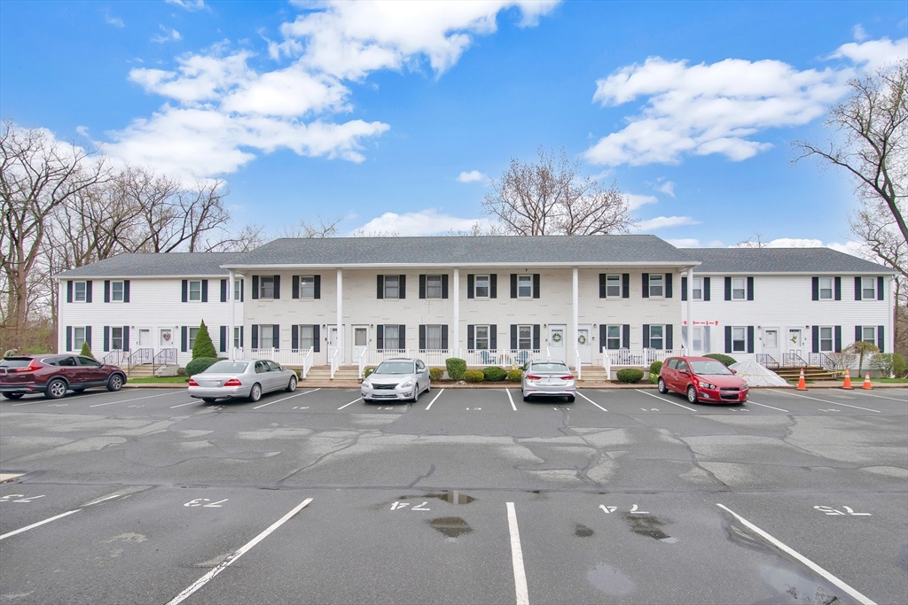 200 Lambert Ter, Chicopee, Massachusetts, 2 Bedrooms Bedrooms, 5 Rooms Rooms,1.5 BathroomsBathrooms,Residential,For Sale,Lambert Ter,73555598
