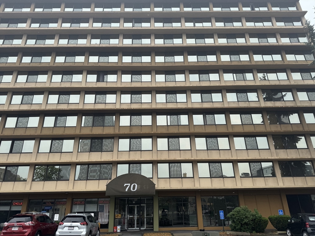 70 Southbridge St, Worcester, Massachusetts, 1 Bedroom Bedrooms, 3 Rooms Rooms,1 BathroomBathrooms,Residential,For Sale,Southbridge St,73555520