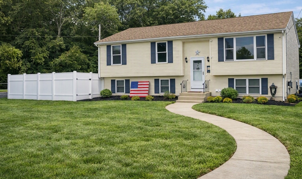 37 Leigh Street, Seekonk, Massachusetts, 3 Bedrooms Bedrooms, 6 Rooms Rooms,1 BathroomBathrooms,Residential,For Sale,Leigh Street,73555534