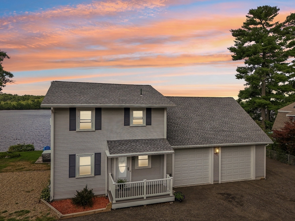 10 Pine Bluff Ave, Merrimac, Massachusetts, 3 Bedrooms Bedrooms, 7 Rooms Rooms,3 BathroomsBathrooms,Residential,For Sale,Pine Bluff Ave,73555644