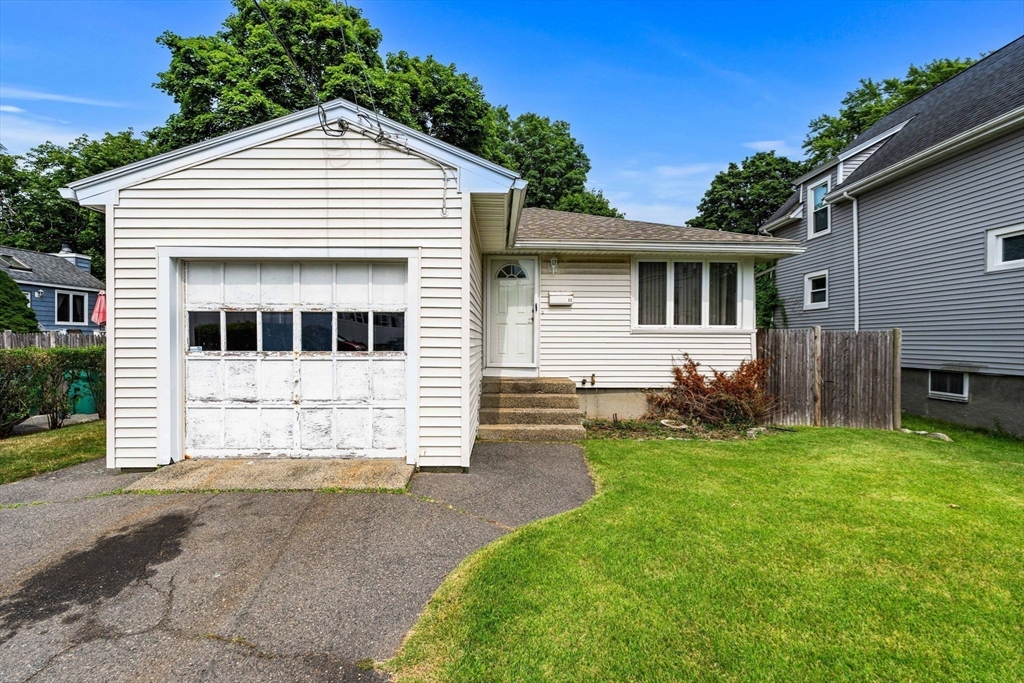 11 Pennybrook Rd, Lynn, Massachusetts, 3 Bedrooms Bedrooms, 5 Rooms Rooms,1 BathroomBathrooms,Residential,For Sale,Pennybrook Rd,73555656