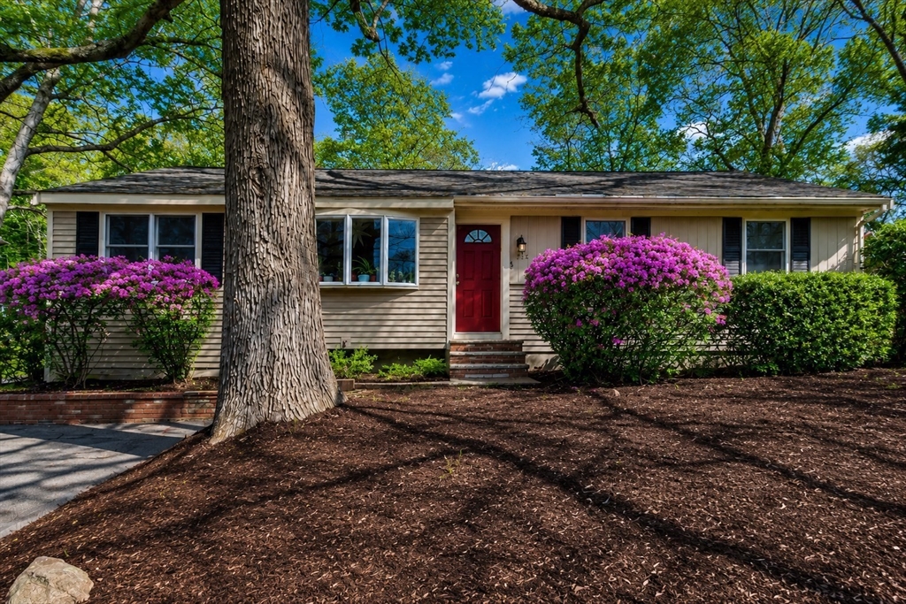 332 Massapoag Ave, Sharon, Massachusetts, 3 Bedrooms Bedrooms, 8 Rooms Rooms,2 BathroomsBathrooms,Residential,For Sale,Massapoag Ave,73555617