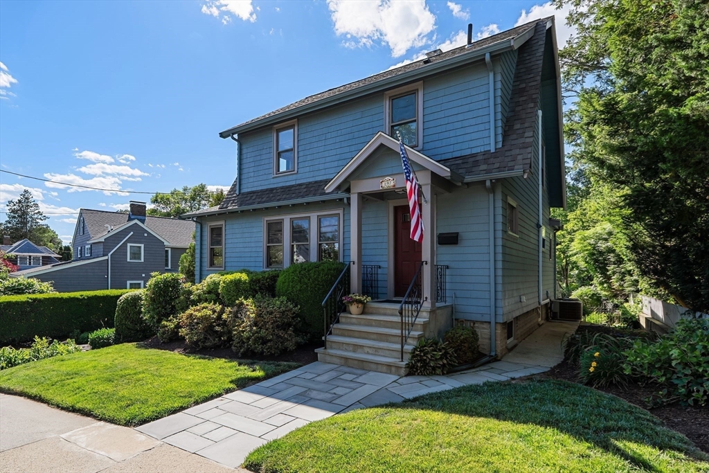197 Hillside Ave, Arlington, Massachusetts, 4 Bedrooms Bedrooms, 10 Rooms Rooms,2.5 BathroomsBathrooms,Residential Lease,For Rent,Hillside Ave,73555671