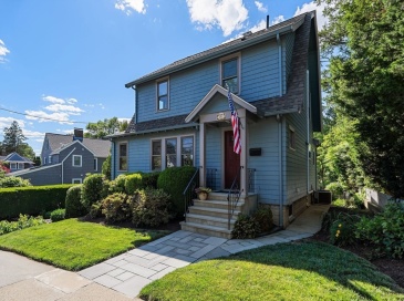 197 Hillside Ave, Arlington, Massachusetts, 4 Bedrooms Bedrooms, 10 Rooms Rooms,2.5 BathroomsBathrooms,Residential Lease,For Rent,Hillside Ave,73555671