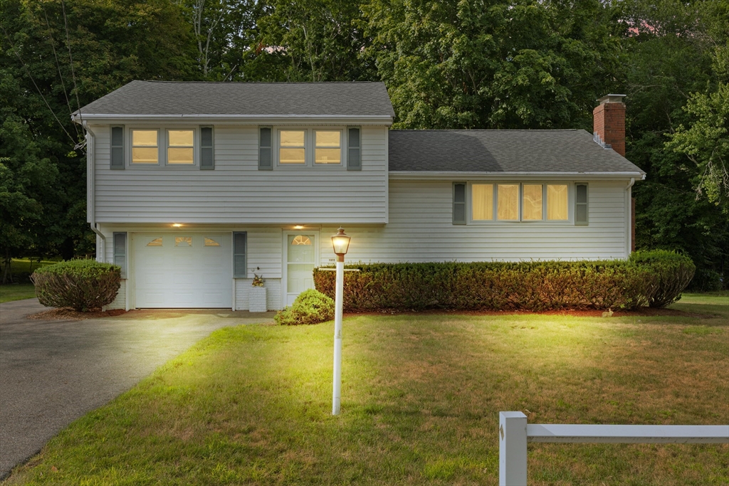 1372 Pleasant St, Brockton, Massachusetts, 3 Bedrooms Bedrooms, 8 Rooms Rooms,2 BathroomsBathrooms,Residential,For Sale,Pleasant St,73555667
