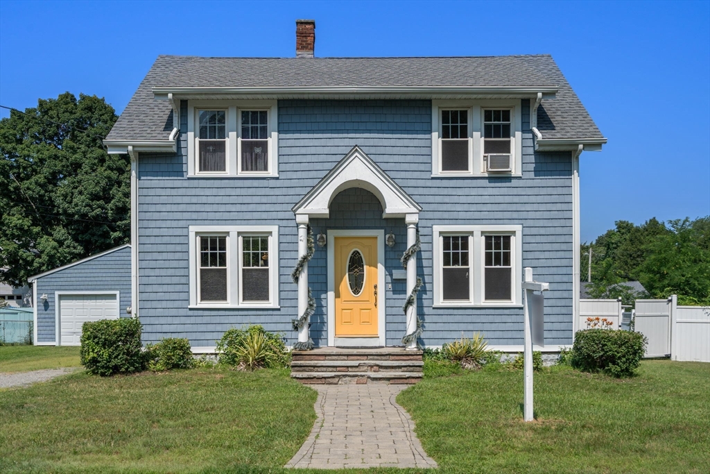 32 Wilmont St, Chicopee, Massachusetts, 4 Bedrooms Bedrooms, 7 Rooms Rooms,2.5 BathroomsBathrooms,Residential,For Sale,Wilmont St,73555678