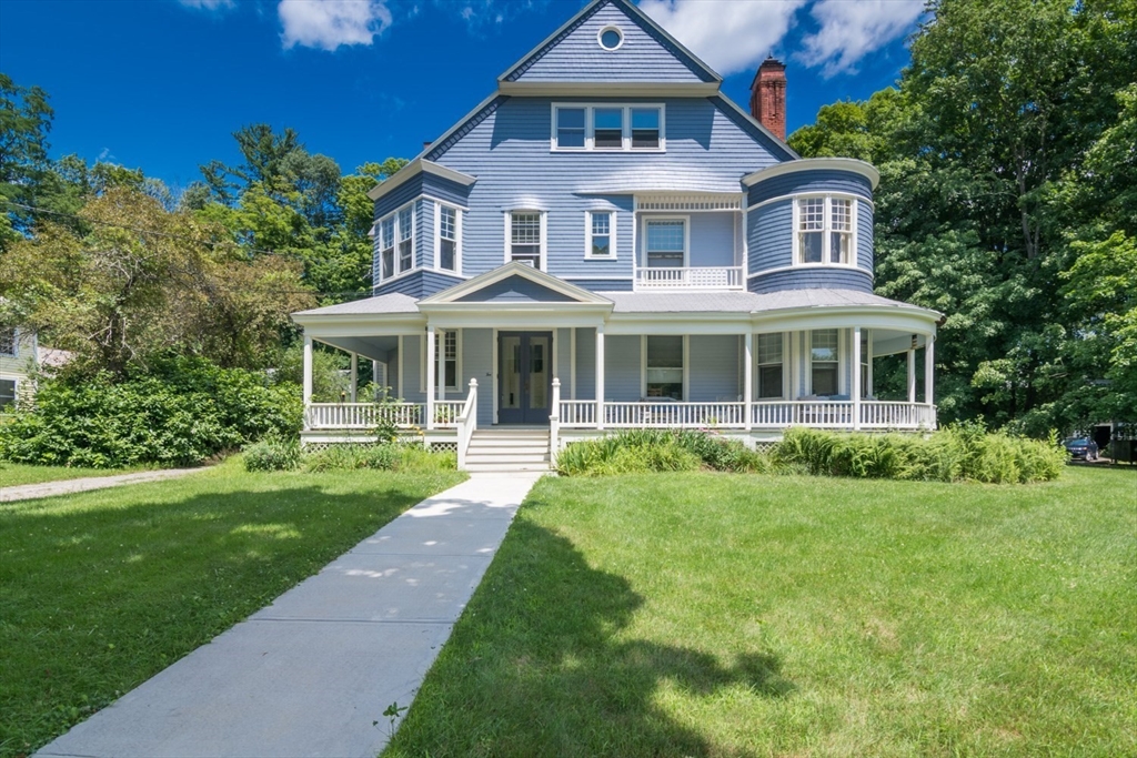 10 N Main St, Williamsburg, Massachusetts, 2 Bedrooms Bedrooms, 4 Rooms Rooms,1 BathroomBathrooms,Residential,For Sale,N Main St,73555650