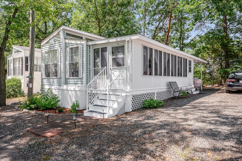 308 Route 286, Seabrook, New Hampshire, 1 Bedroom Bedrooms, 3 Rooms Rooms,1 BathroomBathrooms,Residential,For Sale,Route 286,73555702