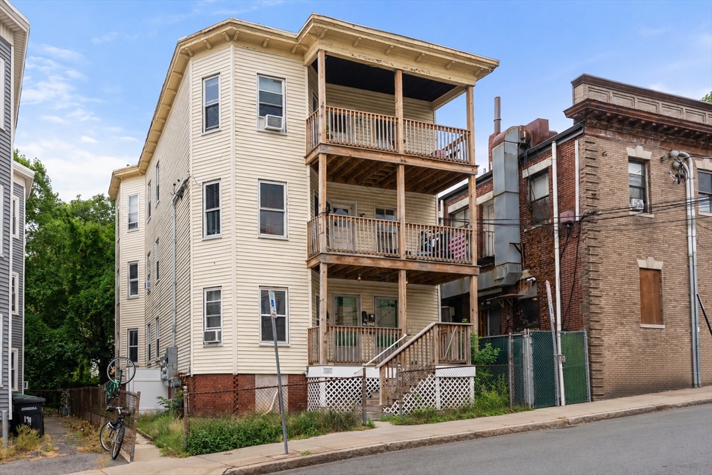 185-187 Lowell Street, Somerville, Massachusetts, 6 Bedrooms Bedrooms, 16 Rooms Rooms,6 BathroomsBathrooms,Residential Income,For Sale,Lowell Street,73555712