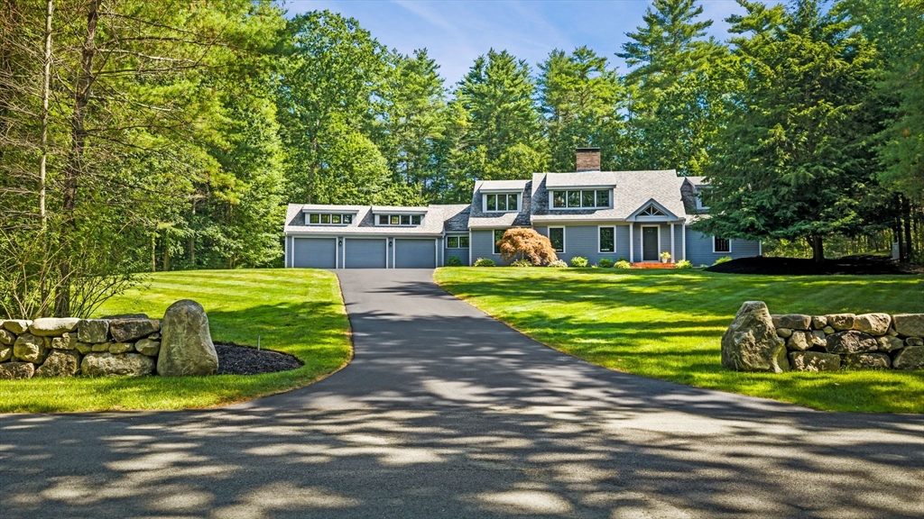 42 Lockwood Lane, Boxford, Massachusetts, 4 Bedrooms Bedrooms, 10 Rooms Rooms,3 BathroomsBathrooms,Residential,For Sale,Lockwood Lane,73555164