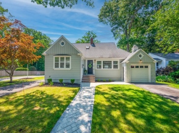 70 Berwick Pl, Norwood, Massachusetts, 4 Bedrooms Bedrooms, 7 Rooms Rooms,2 BathroomsBathrooms,Residential,For Sale,Berwick Pl,73555751