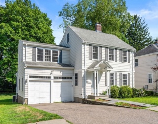 82 Allen Avenue, Newton, Massachusetts, 5 Bedrooms Bedrooms, 10 Rooms Rooms,3 BathroomsBathrooms,Residential Lease,For Rent,Allen Avenue,73555673