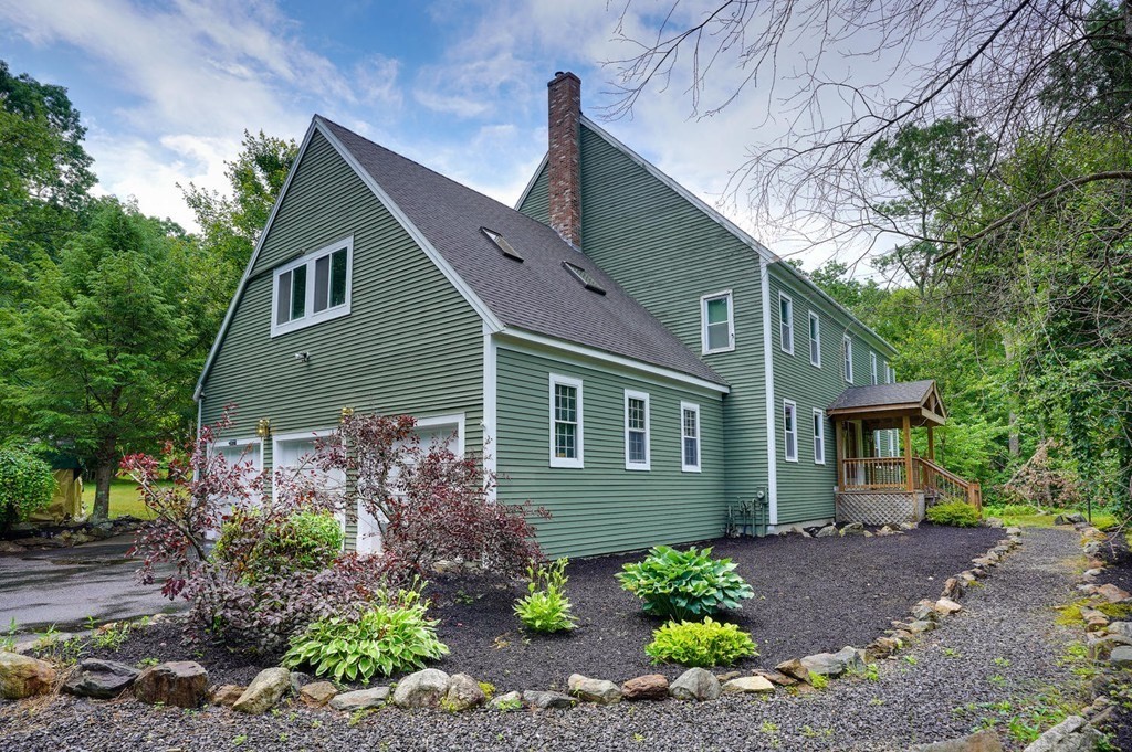 144 Parmenter Road, Hudson, Massachusetts, 4 Bedrooms Bedrooms, 8 Rooms Rooms,2 BathroomsBathrooms,Residential Lease,For Rent,Parmenter Road,73555781
