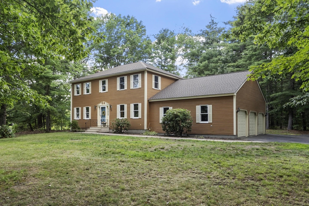 22 Woodland Drive, Westminster, Massachusetts, 4 Bedrooms Bedrooms, 7 Rooms Rooms,3.5 BathroomsBathrooms,Residential,For Sale,Woodland Drive,73555782