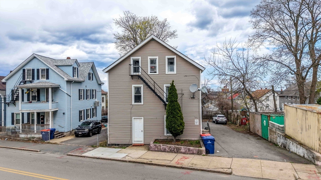 826 County St, New Bedford, Massachusetts, 9 Bedrooms Bedrooms, 21 Rooms Rooms,6 BathroomsBathrooms,Residential Income,For Sale,County St,73555788