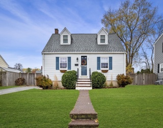 33 Jordan St, Beverly, Massachusetts, 3 Bedrooms Bedrooms, 6 Rooms Rooms,2 BathroomsBathrooms,Residential,For Sale,Jordan St,73554032
