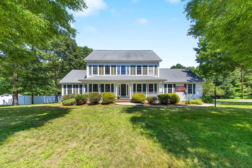 102 Cathedral Drive, Attleboro, Massachusetts, 4 Bedrooms Bedrooms, 9 Rooms Rooms,2.5 BathroomsBathrooms,Residential,For Sale,Cathedral Drive,73555480