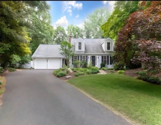 135 Lawndale Rd, Mansfield, Massachusetts, 4 Bedrooms Bedrooms, 8 Rooms Rooms,2.5 BathroomsBathrooms,Residential,For Sale,Lawndale Rd,73554606