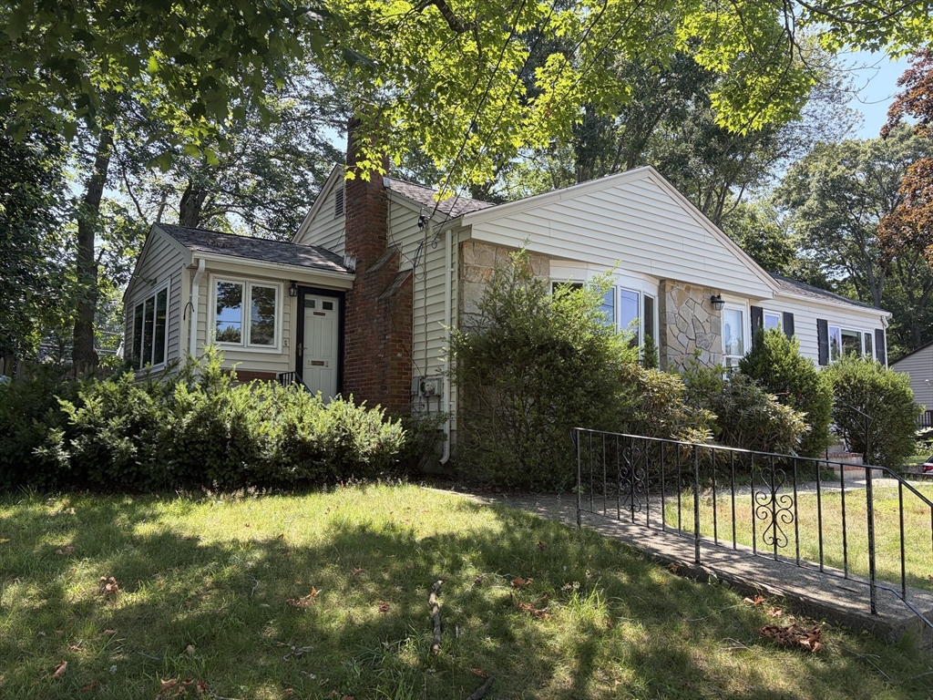 90 Westview Dr., Norwood, Massachusetts, 3 Bedrooms Bedrooms, 6 Rooms Rooms,1 BathroomBathrooms,Residential,For Sale,Westview Dr.,73555503