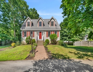 104 Kimball Rd, Amesbury, Massachusetts, 3 Bedrooms Bedrooms, 6 Rooms Rooms,2.5 BathroomsBathrooms,Residential,For Sale,Kimball Rd,73555592
