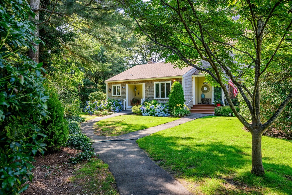 241 Seaward Bend, Falmouth, Massachusetts, 2 Bedrooms Bedrooms, 5 Rooms Rooms,2 BathroomsBathrooms,Residential,For Sale,Seaward Bend,73555602