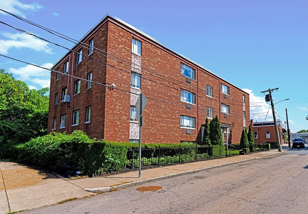 9 Hannon St, Boston, Massachusetts, 31 Bedrooms Bedrooms, 63 Rooms Rooms,16 BathroomsBathrooms,Residential Income,For Sale,Hannon St,73555611