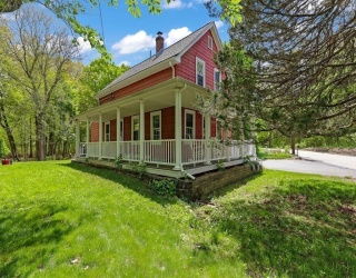 12 Elm St, Foxboro, Massachusetts, 3 Bedrooms Bedrooms, 7 Rooms Rooms,1.5 BathroomsBathrooms,Residential,For Sale,Elm St,73521206
