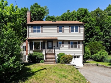 26 Lawrence Ln, Arlington, Massachusetts, 4 Bedrooms Bedrooms, 10 Rooms Rooms,3 BathroomsBathrooms,Residential,For Sale,Lawrence Ln,73533959