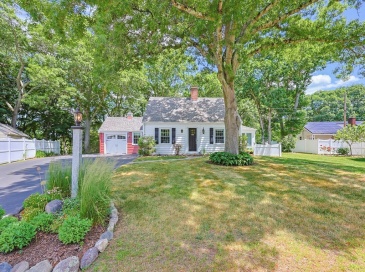 33 Crossman Ave, Attleboro, Massachusetts, 3 Bedrooms Bedrooms, 7 Rooms Rooms,1.5 BathroomsBathrooms,Residential,For Sale,Crossman Ave,73537949