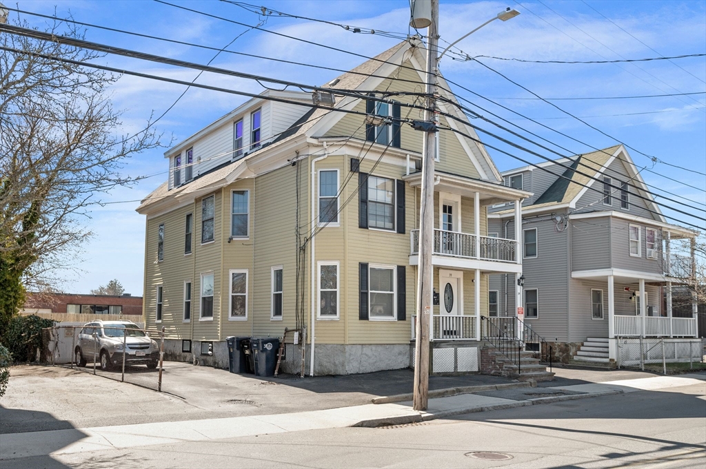 39 Mason St, Salem, Massachusetts, 8 Bedrooms Bedrooms, 21 Rooms Rooms,3 BathroomsBathrooms,Residential Income,For Sale,Mason St,73506068
