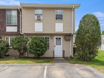 945 Riverside Dr, Methuen, Massachusetts, 2 Bedrooms Bedrooms, 4 Rooms Rooms,1.5 BathroomsBathrooms,Residential,For Sale,Riverside Dr,73525731