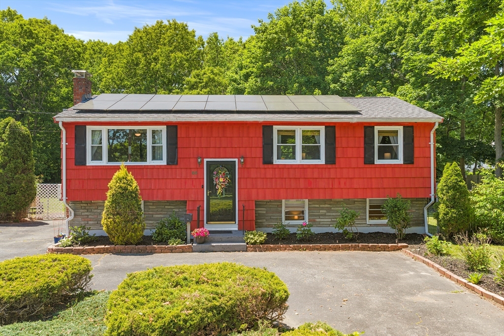 85 Malley Ave, Avon, Massachusetts, 3 Bedrooms Bedrooms, 6 Rooms Rooms,1.5 BathroomsBathrooms,Residential,For Sale,Malley Ave,73530809