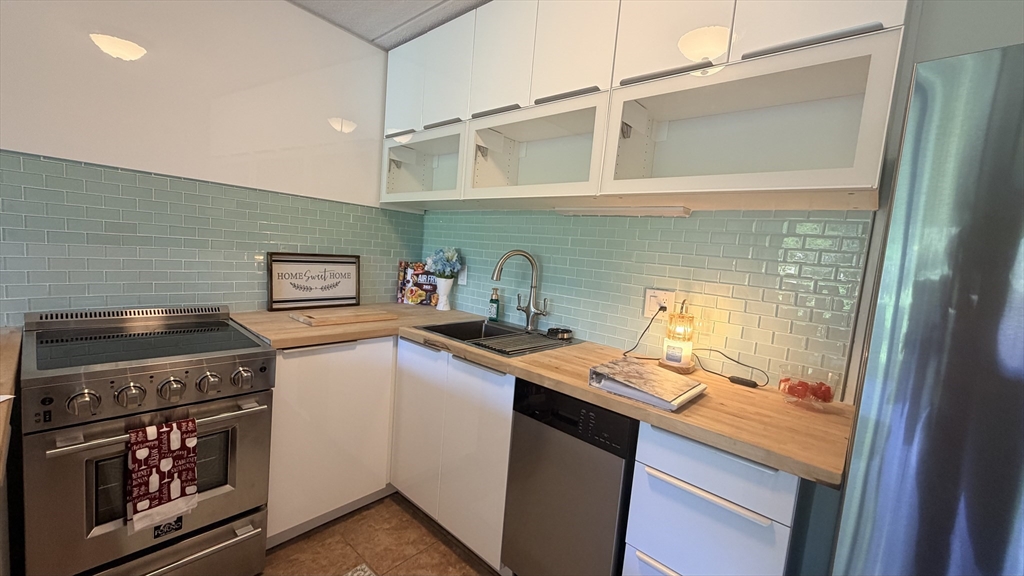 200 Swanton St, Winchester, Massachusetts, 1 Bedroom Bedrooms, 4 Rooms Rooms,1 BathroomBathrooms,Residential,For Sale,Swanton St,73459781