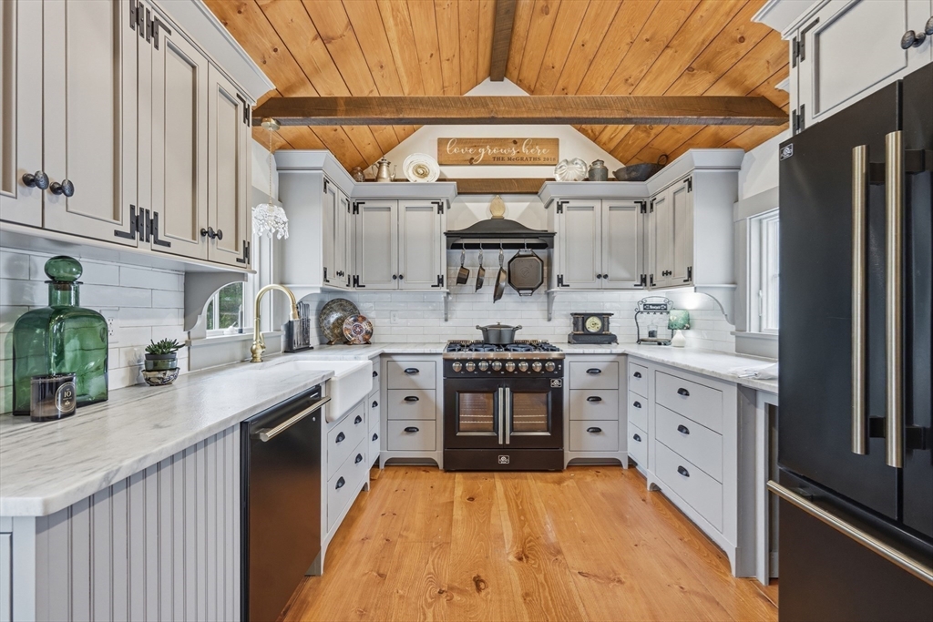 410 Main St, Dennis, Massachusetts, 5 Bedrooms Bedrooms, 9 Rooms Rooms,3 BathroomsBathrooms,Residential,For Sale,Main St,73504624