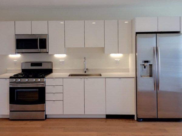 250 Meridian Street, Boston, Massachusetts, 1 Bedroom Bedrooms, 3 Rooms Rooms,1 BathroomBathrooms,Residential Lease,For Rent,Meridian Street,73535611