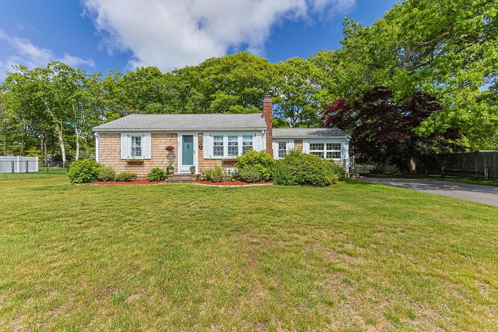 56 Crowes Purchase Rd, Yarmouth, Massachusetts, 2 Bedrooms Bedrooms, 6 Rooms Rooms,1 BathroomBathrooms,Residential,For Sale,Crowes Purchase Rd,73530031