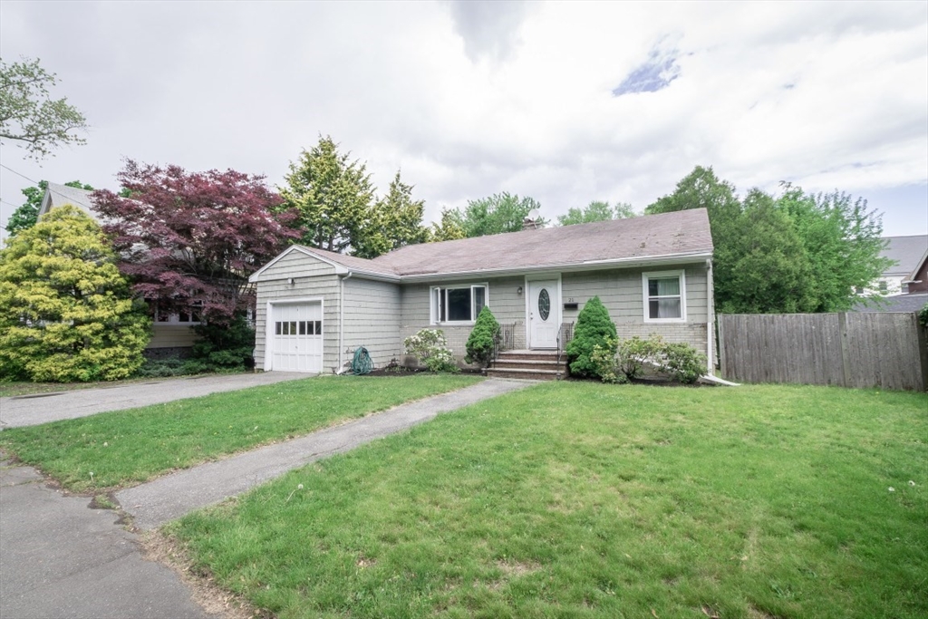 21 Salem St, Swampscott, Massachusetts, 3 Bedrooms Bedrooms, 8 Rooms Rooms,1.5 BathroomsBathrooms,Residential,For Sale,Salem St,73530158