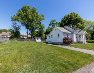 61 Columbus Ave, Easton, Massachusetts, 2 Bedrooms Bedrooms, 4 Rooms Rooms,1 BathroomBathrooms,Residential,For Sale,Columbus Ave,73526515