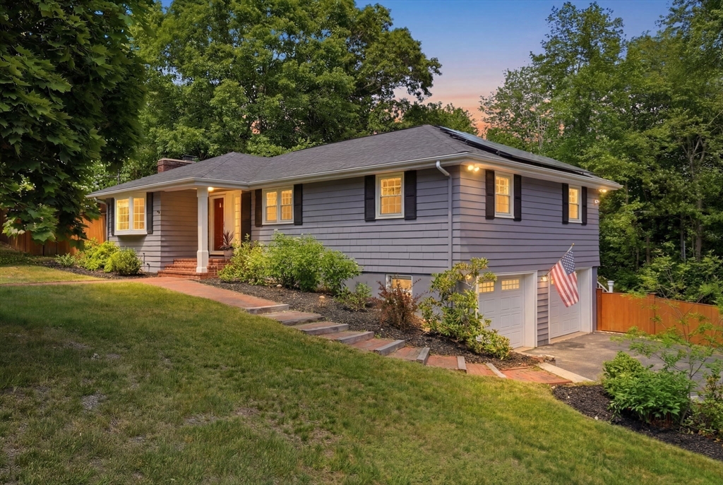 5 Stanford Dr, Westwood, Massachusetts, 3 Bedrooms Bedrooms, 9 Rooms Rooms,2 BathroomsBathrooms,Residential,For Sale,Stanford Dr,73537798