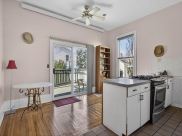 51 Cherry St, Lynn, Massachusetts, 2 Bedrooms Bedrooms, 5 Rooms Rooms,1 BathroomBathrooms,Residential,For Sale,Cherry St,73510982