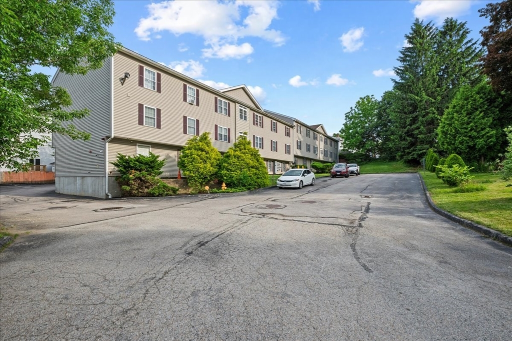 1 Hatfield St, Worcester, Massachusetts, 3 Bedrooms Bedrooms, 5 Rooms Rooms,2 BathroomsBathrooms,Residential,For Sale,Hatfield St,73537741