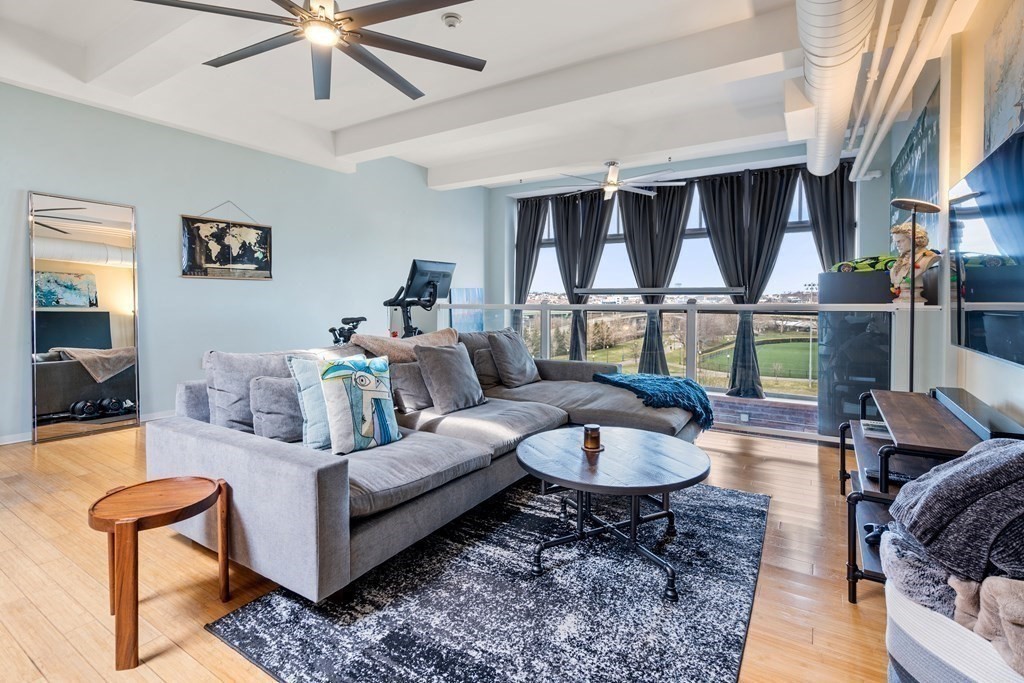 156 Porter Street, Boston, Massachusetts, 1 Bedroom Bedrooms, 2 Rooms Rooms,1 BathroomBathrooms,Residential Lease,For Rent,Porter Street,73530911