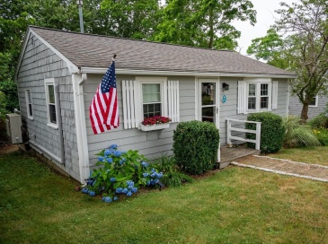 145 Arnold Road, Marshfield, Massachusetts, 2 Bedrooms Bedrooms, 4 Rooms Rooms,1 BathroomBathrooms,Residential Lease,For Rent,Arnold Road,73555842