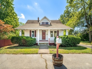 79 Central Ave, Seekonk, Massachusetts, 3 Bedrooms Bedrooms, 5 Rooms Rooms,2 BathroomsBathrooms,Residential,For Sale,Central Ave,73433905