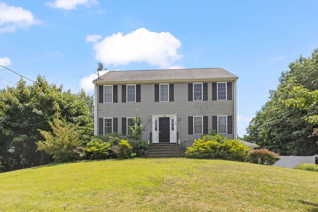 413 Huttleston Ave, Fairhaven, Massachusetts, 3 Bedrooms Bedrooms, 10 Rooms Rooms,2.5 BathroomsBathrooms,Residential,For Sale,Huttleston Ave,73555859