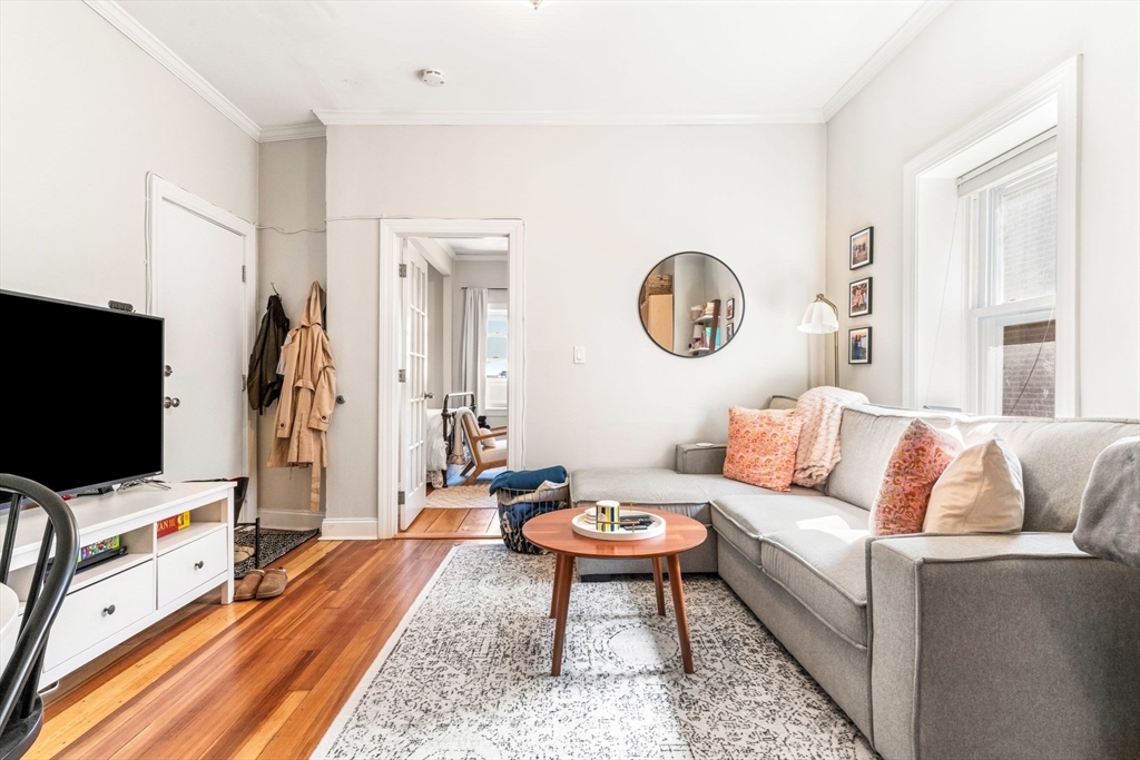 291 West 3rd Street, Boston, Massachusetts, 1 Bedroom Bedrooms, 4 Rooms Rooms,1 BathroomBathrooms,Residential Lease,For Rent,West 3rd Street,73555837