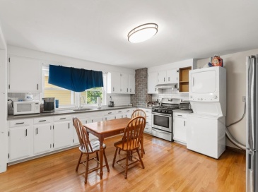 57 Newbury St., Somerville, Massachusetts, 3 Bedrooms Bedrooms, 6 Rooms Rooms,1 BathroomBathrooms,Residential Lease,For Rent,Newbury St.,73555877