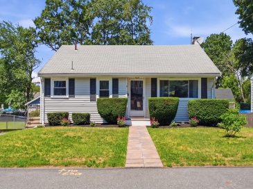 8 Bossi Ave, Randolph, Massachusetts, 3 Bedrooms Bedrooms, 7 Rooms Rooms,1 BathroomBathrooms,Residential,For Sale,Bossi Ave,73555884
