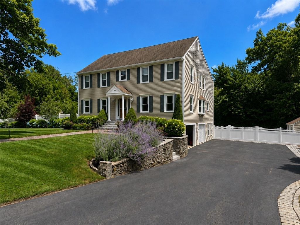 10 Stoneybrook Drive, Bridgewater, Massachusetts, 4 Bedrooms Bedrooms, 11 Rooms Rooms,3.5 BathroomsBathrooms,Residential,For Sale,Stoneybrook Drive,73555885